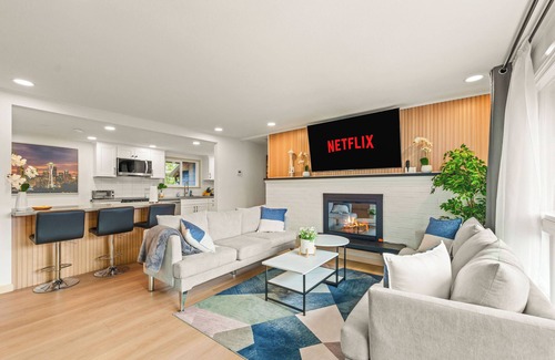 SeaTac Casa | Spacious 4-bedroom house in nice SeaTac with WiFi