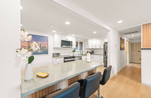 SeaTac Casa | Spacious 4-bedroom house in nice SeaTac with WiFi