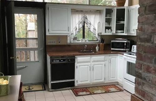 Cataumet Casa | Spacious 4-bedroom Lakefront cottage in picturesque Bourne