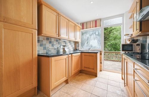 Brondesbury Park Casa | Spacious 4-Bedroom Luxury Retreat in Willesden