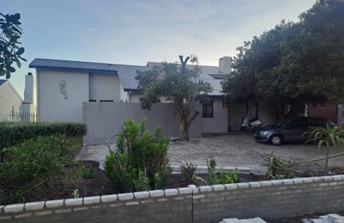 Sandbaai Casa | Spacious 4 Bedroom on the Beach