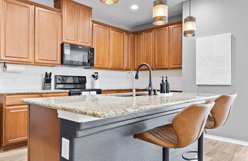 Hutto Casa | Spacious 4-bedroom Round Rock home with an open floor plan, Smart TVs in every room, and high-speed internet. Pet-friendly and conveniently close to Kalahari Resort and Dell Diamond, this modern yet cozy retreat is perfect for families & long stays.