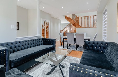 Caledon Casa | Spacious 4-Bedroom Retreat in Brampton