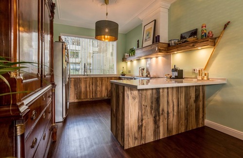 Zaandam Casa | Spacious 4 bedroom Townhouse with garden - 12 MIN. TO CITY CENTRE