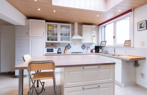 Assebroek Casa | Spacious 4-bedroom townhome in charming Brugge with FREE PARKING