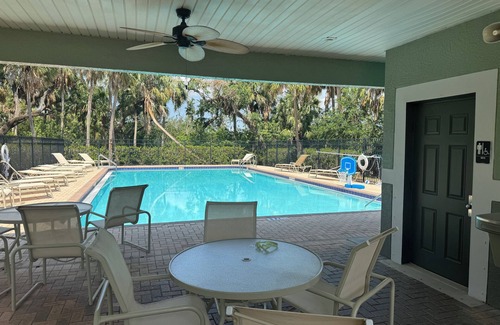 Palm River-Clair Mel Casa | Spacious 4-bedroom townhome with WiFi, AC in charming Tampa