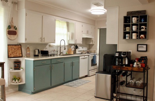 Highlands - Perkins Casa | Spacious 4-bedroom 2.5 bathroom haven in Baton Rouge near LSU Campus/ hospitals