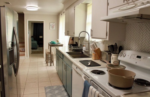Highlands - Perkins Casa | Spacious 4-bedroom 2.5 bathroom haven in Baton Rouge near LSU Campus/ hospitals