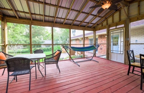 Highlands - Perkins Casa | Spacious 4-bedroom 2.5 bathroom haven in Baton Rouge near LSU Campus/ hospitals
