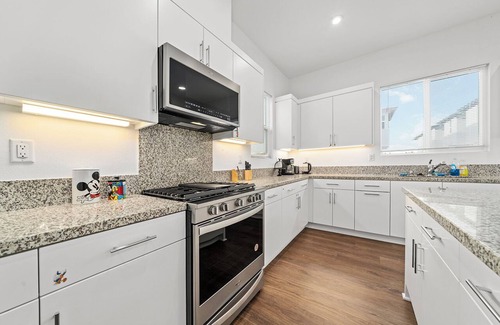 Garden Grove Casa | Spacious 4-bedroom house in delightful Garden Grove with AC, WiFi