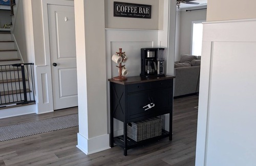 Langley Casa | Spacious 4-bedroom house with WiFi and AC 20 minutes from the masters!