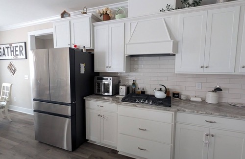 Langley Casa | Spacious 4-bedroom house with WiFi and AC 20 minutes from the masters!