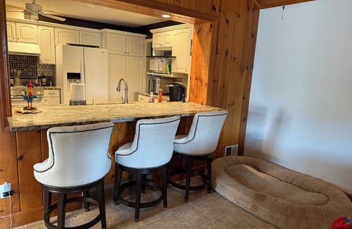 I-435 West KC-KS Casa | Spacious 4-bedroom house in west KCK just a few miles from several attractions!
