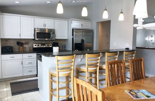 Saunderstown Casa | Spacious 4-bedroom in Pettaquamscutt Lake Shores/Walk to Narrow River