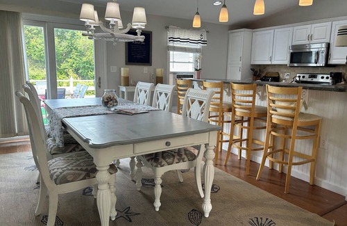 Saunderstown Casa | Spacious 4-bedroom in Pettaquamscutt Lake Shores/Walk to Narrow River