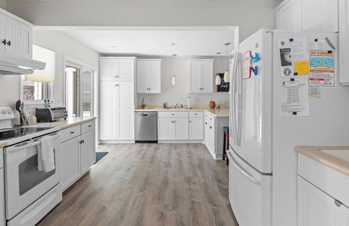 Ocean Beach Casa | Spacious 4-bedroom, 3 bath house in Ocean Beach with WiFi, AC