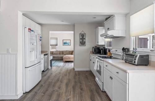 Ocean Beach Casa | Spacious 4-bedroom, 3 bath house in Ocean Beach with WiFi, AC