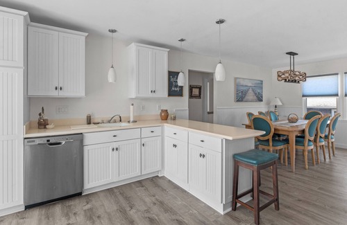 Ocean Beach Casa | Spacious 4-bedroom, 3 bath house in Ocean Beach with WiFi, AC