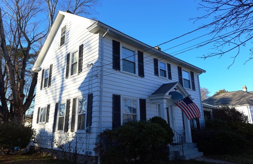 Southbridge Casa | Spacious 4 Bedroom Colonial close to Old Sturbridge Village and Brimfield Fair.