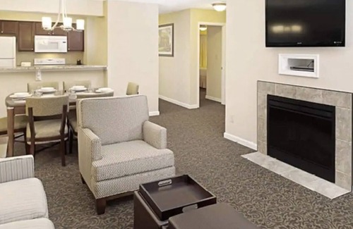 Berkeley Complejo | Spacious 4 Bedroom at the Historic Powhatan Resort