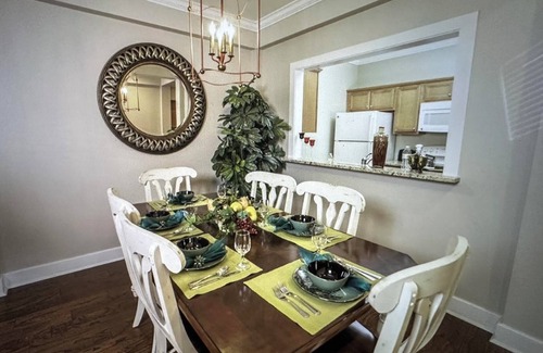 Lackey Casa | Spacious 1-3 bedroom estate in charming Williamsburg with AC, fitness room