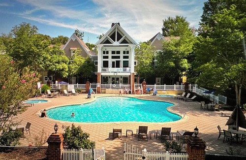 Lackey Casa | Spacious 1-3 bedroom estate in charming Williamsburg with AC, fitness room