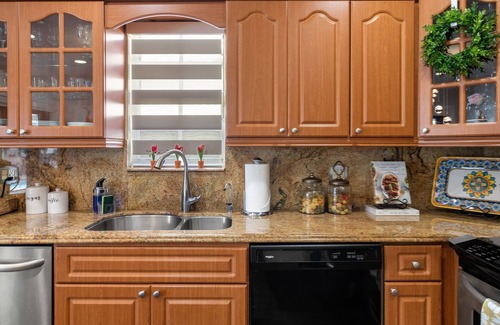 Hialeah Casa | Spacious 4 Bedroom Vacation Home With Pool