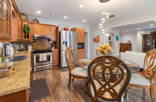 Hialeah Casa | Spacious 4 Bedroom Vacation Home With Pool