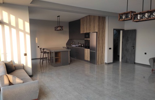 Baku Villa | Spacious 4-bedroom villa in charming Baku with AC