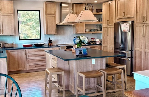 Vineyard Haven Casa | Water View Home con playa privada.