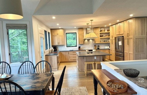 Vineyard Haven Casa | Water View Home con playa privada.