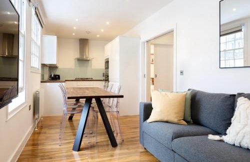 Holborn and Covent Garden Apartamento | Spacious 4 bedrooms flat in New Oxford Street