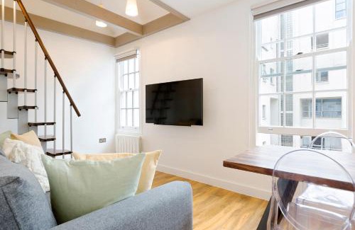 Holborn and Covent Garden Apartamento | Spacious 4 bedrooms flat in New Oxford Street