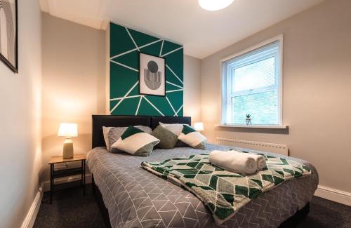 Southampton Casa | Spacious 4 Bedrooms-Sleeps 8-Long Term Disc-Driveway