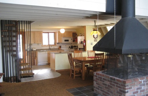 Wilmington Casa | Amplio marco de 5 hab. A: caminar hasta el lago Raponda. Entorno arbolado. Ski Mount Snow!