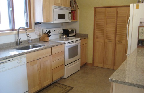 Wilmington Casa | Amplio marco de 5 hab. A: caminar hasta el lago Raponda. Entorno arbolado. Ski Mount Snow!