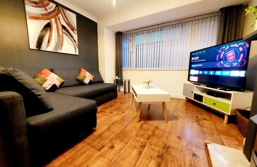 Newcastle-upon-Tyne Casa | Spacious 4bed House+free Parking+wifi+10 min to Newcastle International Airport
