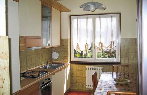 Maccagno Apartamento | Amplio apartamento de 4 dormitorios con jardín privado a sólo 100 metros de la playa
