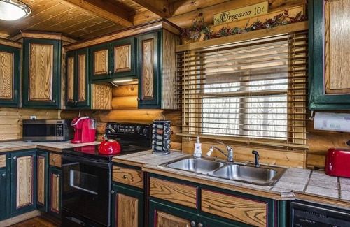 Spencer Cabina | VACACIONES EN DEER CREEK CABIN-IT LO TIENE TODO! 4B-2. 5 W / HOTTUB-MINUTES AL PARQUE FCF