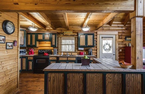 Spencer Cabina | VACACIONES EN DEER CREEK CABIN-IT LO TIENE TODO! 4B-2. 5 W / HOTTUB-MINUTES AL PARQUE FCF