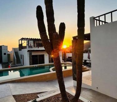 Cerritos Casa | Spacious 4B Retreat, Walk to Beach, Rooftop Views