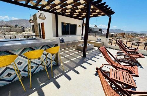 Cerritos Casa | Spacious 4B Retreat, Walk to Beach, Rooftop Views
