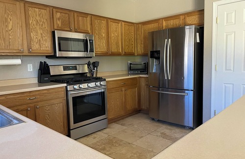 Tierra Oeste Casa | Spacious 4bd/3.5 bath house, Quiet Albuquerque Neighborhood