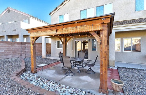 Tierra Oeste Casa | Spacious 4bd/3.5 bath house, Quiet Albuquerque Neighborhood