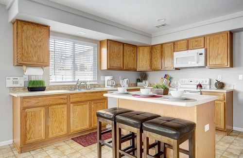 Green Valley Ranch Casa | Spacious 4BDR Entire Home Sleeps10 near Denver DIA Airport~Aurora Gaylord Resort