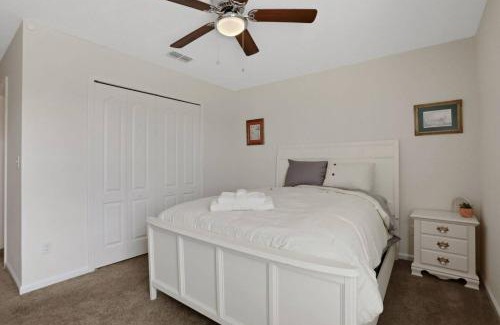 Northside Casa | Spacious 4bed and baths Villa Near JAX Airport Beaches and Restaurants