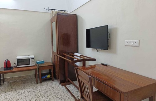 Statue Apartamento | Spacious 4BHK AC Apartment, BedroomHallDiningKitchen, in the Heart of Trivandrum