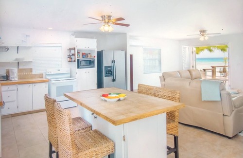 Cockburn Town Villa | Spacious 4BR/2 1/2 bath ocean front villa.