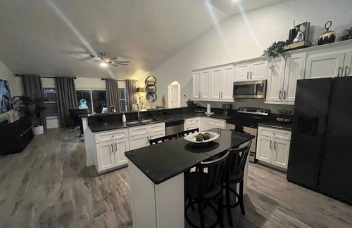 Spring Hill Casa | Spacious 4BR/2BA Home in Spring Hill – Family-Friendly, Near Beaches & Springs