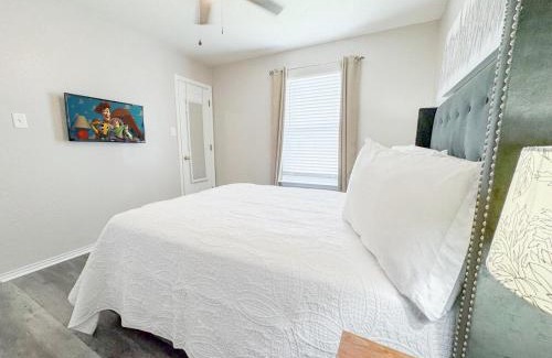 San Antonio Casa | Spacious 4br 2half 5bh Family Fun Huge Yard